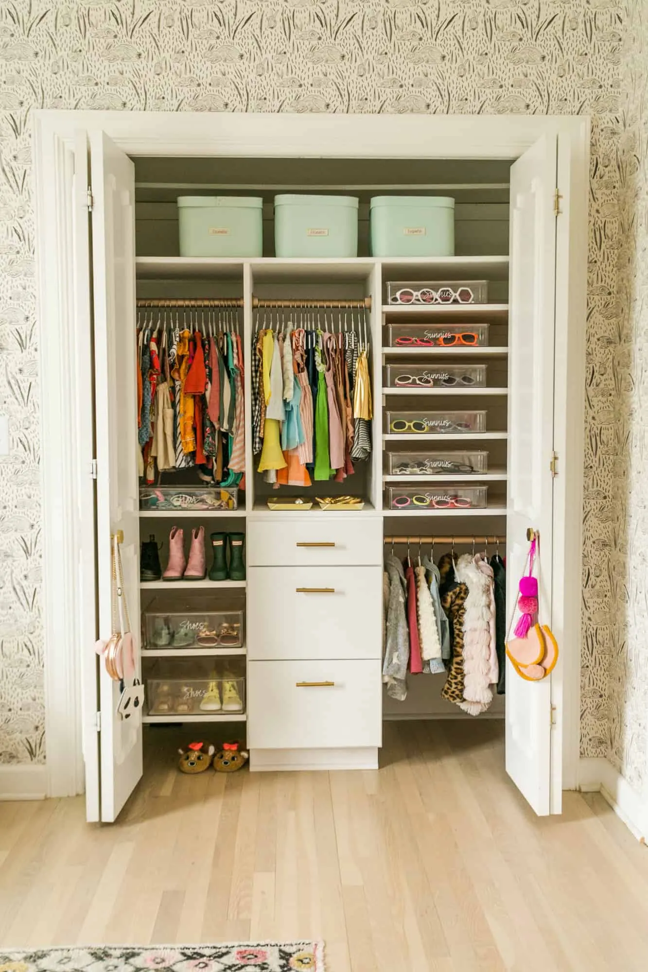 Organized Kid&#x27;s Closet