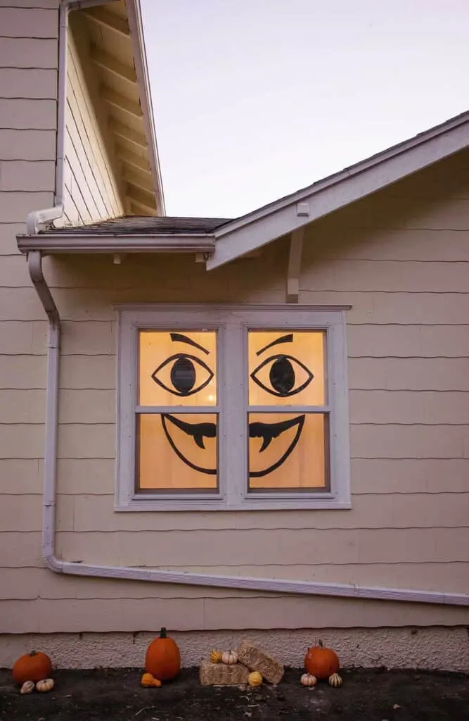 Easy Halloween Window Decor