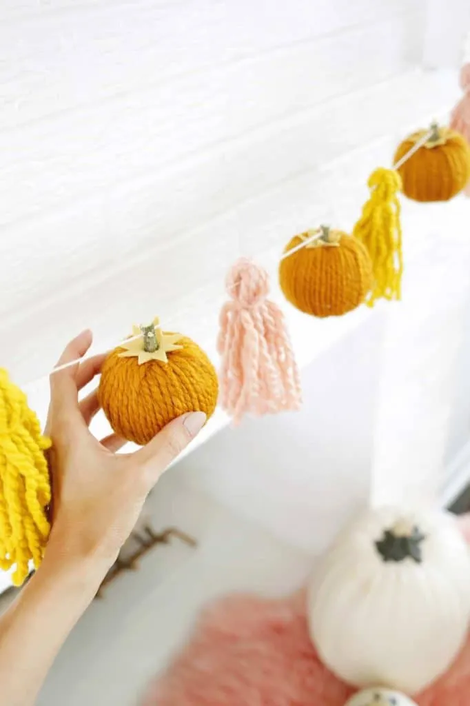 Yarn Pumpkin Garland DIY